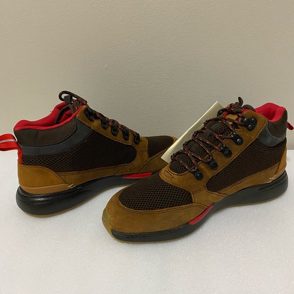 TOMS Men's Waterproof Distressed Leather Shoes - Picture 2 of 9